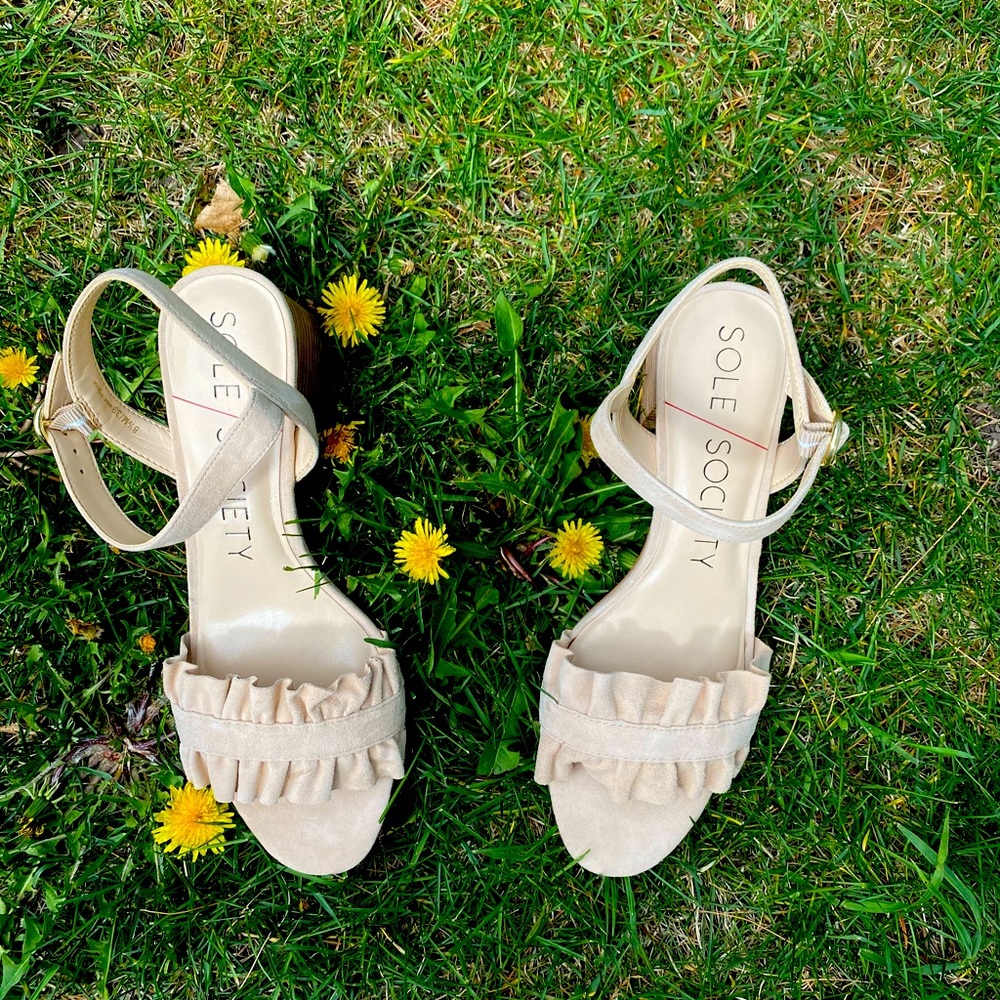 SOLE SOCIETY Skyler Ruffle heeled sandals